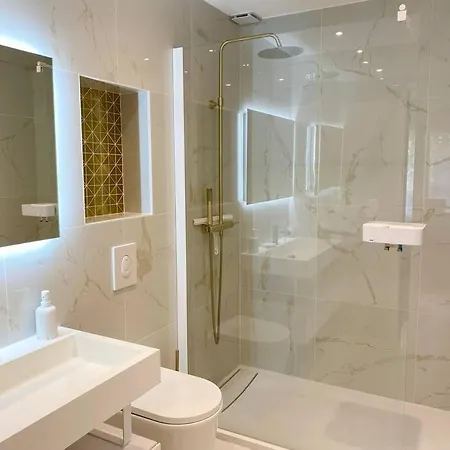Appartement Exceptionnel T4 Hyper Centre Juan Les Pins 90m2 *